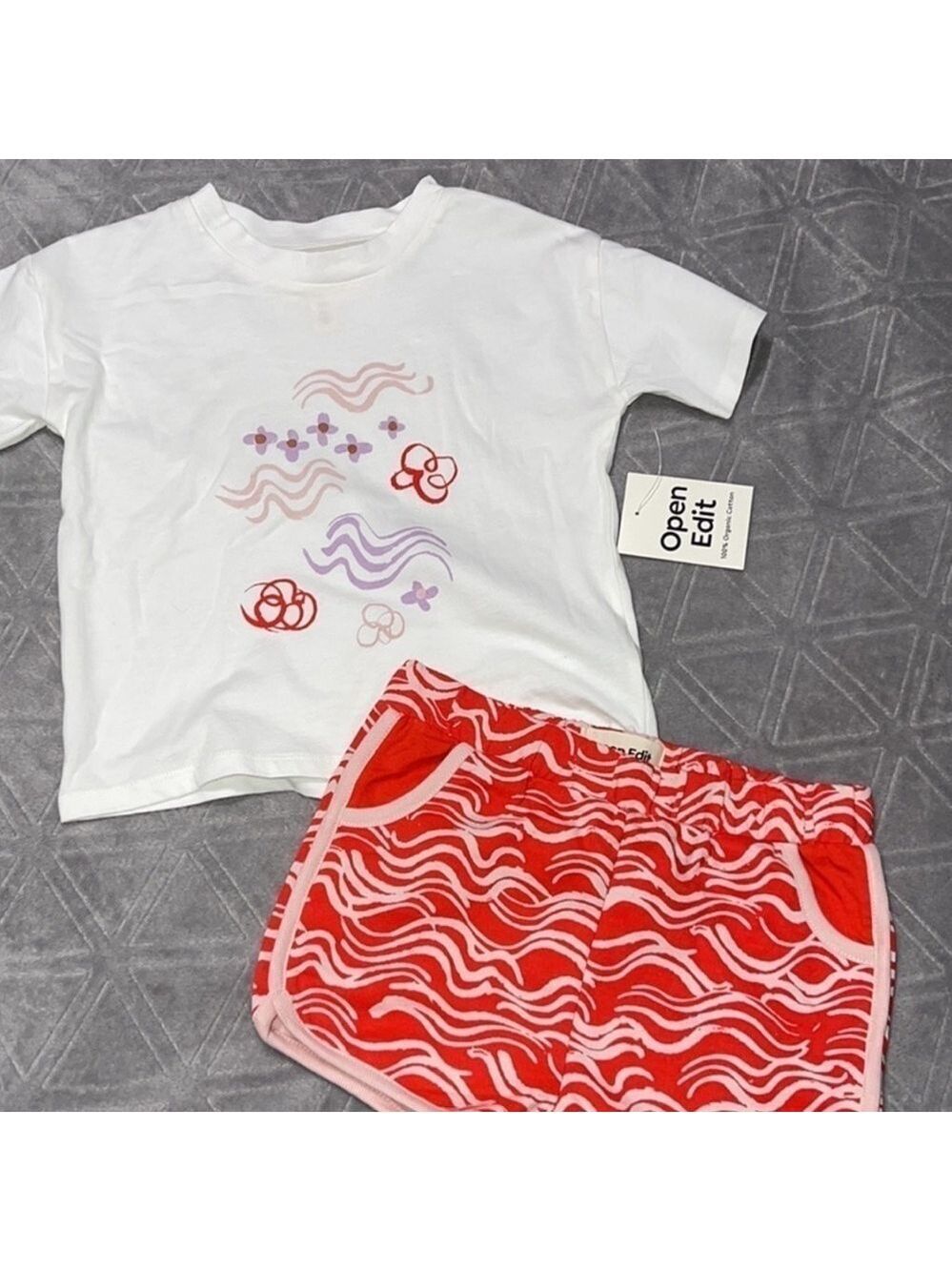 Graphic Tee & Shorts Set - Picture 2 of 2
